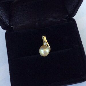 Pearl 14k Gold Pendant